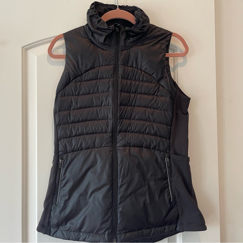 Lululemon - Down for a Run Vest. Black. Size 10.
